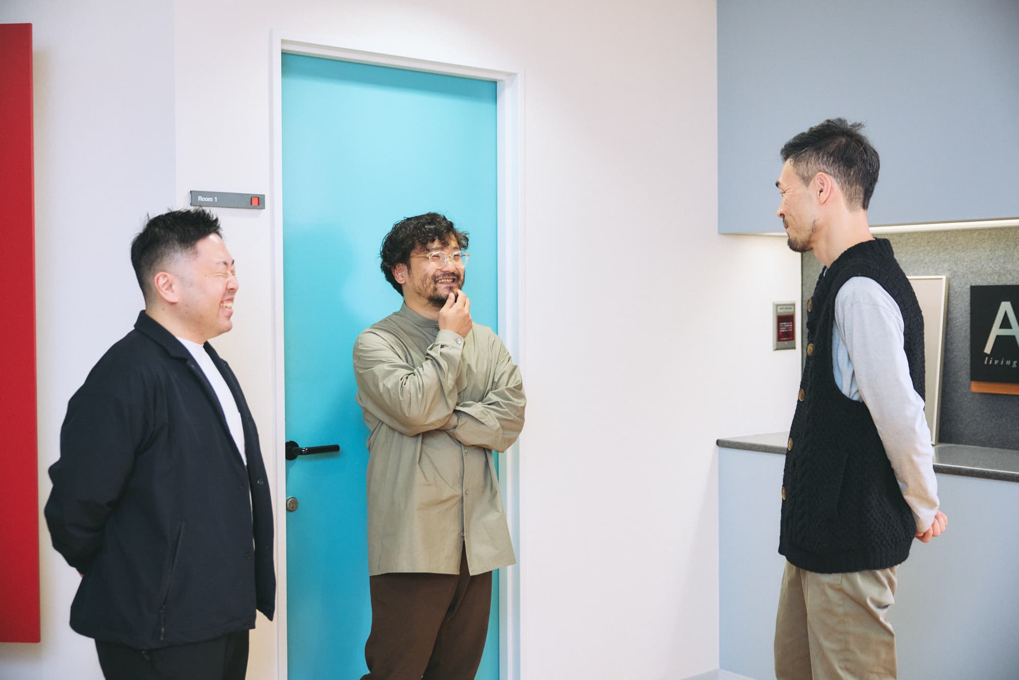 左から、ちょっと社エンジニア志水、プロジェクトマネージャー江辺、アクシスの大内様